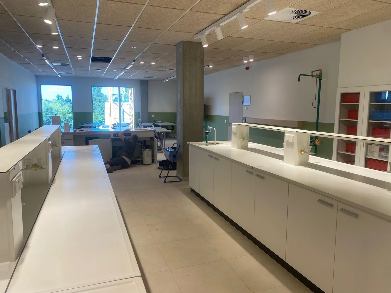 Opremljena biološka učilnica v Antwerpnu